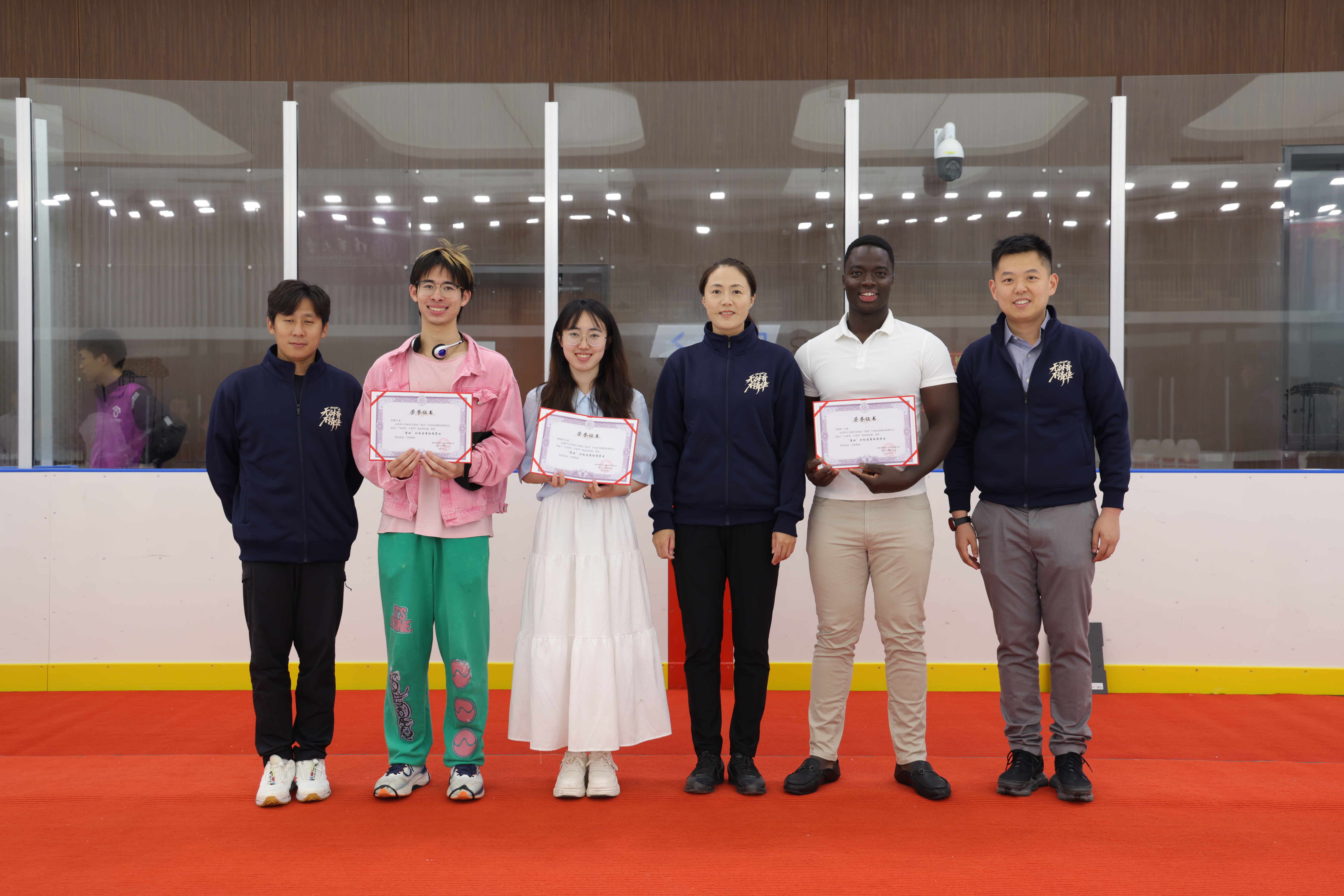 20240530-冰上趣味运动会在乐竞官方端网站登录入口北体育馆顺利举行-无-嘉宾为研究生班团“清动”计划获奖班团颁奖1.JPG